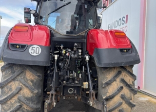 CASE IH OPTUM 250 CVX  - Año 08/2018
- 7600 horas
- Cambio CVX a 50 km/h
- 4 distribuidores traseros + Power beyond
- Suspensión delantera y en cabina
- Tripuntal delantero
- En muy buen estado, revisiones realizadas en concesionario oficial CASE IH  Descubre el tractor agrícola CASE IH Optum 250 CVX de ocasión disponible en FANDOS Agrocasión, tu concesionario oficial CASE IH para Teruel y la zona de Levante desde Amposta. Este imponente tractor 4x4 de 250 CV, matriculado en 2018 y con 7.600 horas de trabajo, se encuentra en un estado excelente, con todas las revisiones al día realizadas en nuestro taller oficial CASE IH. Está equipado para la máxima productividad: cuenta con transmisión continua CVX a 50 km/h, suspensión delantera y en cabina para un confort inigualable, tripuntal delantero y 4 distribuidores traseros más Power Beyond.