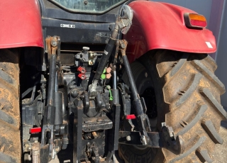 Tractor de ocasión CASE IH PUMA 180 FPS + PALA  - 180 CV de potencia
- 7.600 horas de trabajo
- Suspensión en cabina
- Ruedas en buen estado
- 3 distribuidores mecanicos
- Pala Cargadora LOPEZ GARRIDO
- Uñas porta palets hidráulicas  Si buscas máxima versatilidad dentro del mercado de ocasión, y una oportunidad destacada en la venta de tractor Case en España, este Case PUMA 180 con pala de segunda mano es la opción ideal para multiplicar la productividad de tu explotación. Hablamos de una máquina en estado excelente que combina 180 CV de potencia, transmisión Powershift, tracción 4x4 y 7.600 horas de trabajo. Una inversión segura y robusta que, gracias a su pala cargadora integrada, garantiza la mayor polivalencia para todo tipo de labores agrícolas y ganaderas, con disponibilidad inmediata en nuestras instalaciones de Teruel.