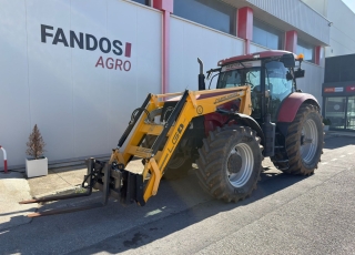 Tractor de ocasión CASE IH PUMA 180 FPS + PALA  - 180 CV de potencia
- 7.600 horas de trabajo
- Suspensión en cabina
- Ruedas en buen estado
- 3 distribuidores mecanicos
- Pala Cargadora LOPEZ GARRIDO
- Uñas porta palets hidráulicas  Si buscas máxima versatilidad dentro del mercado de ocasión, y una oportunidad destacada en la venta de tractor Case en España, este Case PUMA 180 con pala de segunda mano es la opción ideal para multiplicar la productividad de tu explotación. Hablamos de una máquina en estado excelente que combina 180 CV de potencia, transmisión Powershift, tracción 4x4 y 7.600 horas de trabajo. Una inversión segura y robusta que, gracias a su pala cargadora integrada, garantiza la mayor polivalencia para todo tipo de labores agrícolas y ganaderas, con disponibilidad inmediata en nuestras instalaciones de Teruel.