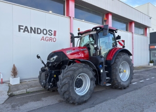 Tractor CASE IH PUMA 200 CVXDRIVE  - REESTRENO
- 680 horas
- 11/2024
- Mantenimientos y garantía incluidos hasta 11/2029 o 3.000 horas.
- Cambio CVX a 50 km/h
- Suspensión hidráulica de cabina y eje delantero
- 4 distribuidores traseros
- Tripuntal delantero con salidas hidráulicas
- Sistema de autoguiado y conectividad  Este tractor agrícola CASE IH Puma 200 CVX Drive, una inmejorable oportunidad de reestreno. Este potente tractor 4x4 de 200 CV, matriculado en noviembre de 2024 y con tan solo 680 horas de trabajo, está preparado para las tareas más exigentes. Viene equipado con transmisión continua CVX a 50 km/h, suspensión hidráulica de cabina y eje delantero, 4 distribuidores traseros, tripuntal delantero con salidas hidráulicas y lo último en conectividad y sistema de autoguiado. Además, para tu total tranquilidad, incluye mantenimientos y garantía oficial hasta noviembre de 2029 o 3.000 horas.