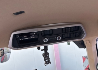 Tractor CASE IH PUMA 200 CVXDRIVE  - REESTRENO
- 680 horas
- 11/2024
- Mantenimientos y garantía incluidos hasta 11/2029 o 3.000 horas.
- Cambio CVX a 50 km/h
- Suspensión hidráulica de cabina y eje delantero
- 4 distribuidores traseros
- Tripuntal delantero con salidas hidráulicas
- Sistema de autoguiado y conectividad  Este tractor agrícola CASE IH Puma 200 CVX Drive, una inmejorable oportunidad de reestreno. Este potente tractor 4x4 de 200 CV, matriculado en noviembre de 2024 y con tan solo 680 horas de trabajo, está preparado para las tareas más exigentes. Viene equipado con transmisión continua CVX a 50 km/h, suspensión hidráulica de cabina y eje delantero, 4 distribuidores traseros, tripuntal delantero con salidas hidráulicas y lo último en conectividad y sistema de autoguiado. Además, para tu total tranquilidad, incluye mantenimientos y garantía oficial hasta noviembre de 2029 o 3.000 horas.