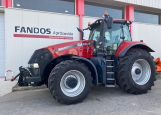 CASE IH MAGNUM 310 CVX con radio CD, 2 rotativos, aire acondicionado, asiento de acompañante, tripuntal delantero con 2 salidas hidraulicas, sistema de Isobus, predisposicion de autoguiado, cabina y eje suspendidos, freno hidraulico de remolque, sistema de Power Beyond, ruedas al 70 %