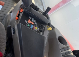 CASE IH PUMA 160 CVX
- Cambio continuo 40 km/h
- 3 distribuidores traseros eléctricos
- Tripuntal delantero con salidas hidráulicas
- Suspension delantera y en cabina
- Ruedas en perfecto estado (80%)
- 5980 horas de trabajo