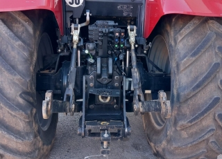 CASE IH PUMA 175 CVX con tan solo 4.800 horas de trabajo, cambio continuo CVX a 50 km/h, con inversor hidraulico, suspension delantera y en cabina, 3 distribuidores electrohidraulicos traseros, enganche oscilante mas barra de tiro, pesa delantera de 1000 kg
