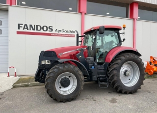 CASE IH PUMA 230 CVX con transmision continua a 50 km/h, suspension delantera y en cabina, cabina climatizada, asiento de acompañante, tripuntal delantero con toma de fuerza y salidas hiraulicas, sistema de IsoBus, sistema de Power Beyond, enganche de bola y corredera, 3er punto hidraulico, frenos de aire, ditribuidores electrohidraulicos, ruedas nuevas