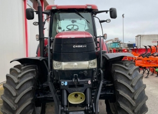 CASE IH PUMA 230 CVX con transmision continua a 50 km/h, suspension delantera y en cabina, cabina climatizada, asiento de acompañante, tripuntal delantero con toma de fuerza y salidas hiraulicas, sistema de IsoBus, sistema de Power Beyond, enganche de bola y corredera, 3er punto hidraulico, frenos de aire, ditribuidores electrohidraulicos, ruedas nuevas