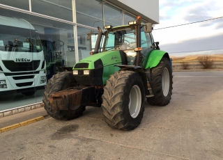 Deutz Agrotron 200, tractor de 217cv, con frenos neumaticos, suspension en cabina y en eje delantero, 4 distribuidores traseros, enganche de petaca mas barra de tiro, cambio secuencial 9 velocidades en largas y 9 en cortas.