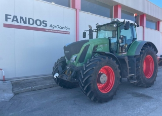 FENDT 930 VARIO  - 7.900 horas de trabajo
- Cambio VARIO a 50 km/h
- Suspensión eje delantero y cabina
- 4 distribuidores traseros eléctricos
- Enganche de corredera y bola
- Tripuntal delantero con salidas y T.D.F.
- Rueda 710/70R42 y 600/65R34
-