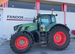 FENDT 930 VARIO  - 7.900 horas de trabajo
- Cambio VARIO a 50 km/h
- Suspensión eje delantero y cabina
- 4 distribuidores traseros eléctricos
- Enganche de corredera y bola
- Tripuntal delantero con salidas y T.D.F.
- Rueda 710/70R42 y 600/65R34
-