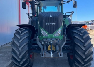 FENDT 930 VARIO  - 7.900 horas de trabajo
- Cambio VARIO a 50 km/h
- Suspensión eje delantero y cabina
- 4 distribuidores traseros eléctricos
- Enganche de corredera y bola
- Tripuntal delantero con salidas y T.D.F.
- Rueda 710/70R42 y 600/65R34
-