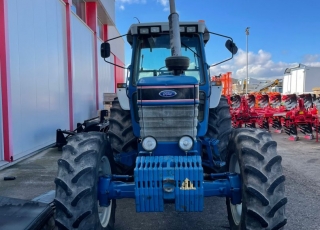 FORD 8210 DT
- Cambio manual
- 30 km/h
- 1 distribuidor trasero mecánico
- Doble traccion 
- Bloqueo de diferencial
- Ruedas 380/85R28 Y 520/70R38
- Contrapesos en ruedas traseras
- Enganche remolque oscilante