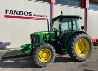 John Deere 6130D con cambio 9x9, inversor hidraulico, 2 distribuidores traseros, ruedas practicamente nuevas, con tan solo 4.800 horas de trabajo