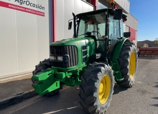 John Deere 6130D con cambio 9x9, inversor hidraulico, 2 distribuidores traseros, ruedas practicamente nuevas, con tan solo 4.800 horas de trabajo