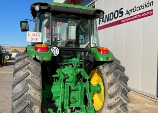 John Deere 6130D con cambio 9x9, inversor hidraulico, 2 distribuidores traseros, ruedas practicamente nuevas, con tan solo 4.800 horas de trabajo