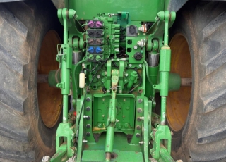 JOHN DEERE 7230R  - 9.200 horas
- 06/2012
- cambio automatico
- sistema de autoguiado john deere
- suspension delantera y en cabina
- 5 distribuidores traseros
- ruedas en buen uso