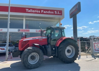 Massey Ferguson 8460 DT con cambio continuo, suspension delantera y en cabina, sistema de doble traccion y bloqueo de diferencial electrohidráulico, con 4 distribuidores traseros eléctricos, ruedas en buen estado, cabina climatizada y asiento neumático