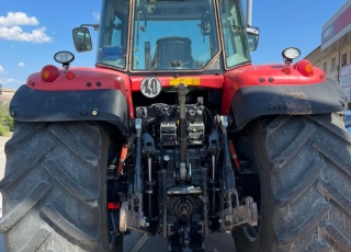 Massey Ferguson 8460 DT con cambio continuo, suspension delantera y en cabina, sistema de doble traccion y bloqueo de diferencial electrohidráulico, con 4 distribuidores traseros eléctricos, ruedas en buen estado, cabina climatizada y asiento neumático