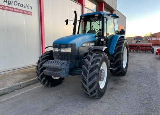 New Holland 8360DT, cambio 18x6 powershift, con defectos de chapa y pintura, 4 distribudores traseros mecanicos, enganche de petaca, cabina climatizada, inversor hidraulico.