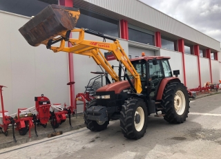 New Holland M115 DT con pala tenias y cazo de aridos, doble traccion, cambio manual con inversor electrohidraulico, 5 distribuidores traseros.