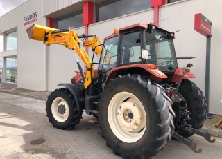 New Holland M115 DT con pala tenias y cazo de aridos, doble traccion, cambio manual con inversor electrohidraulico, 5 distribuidores traseros.