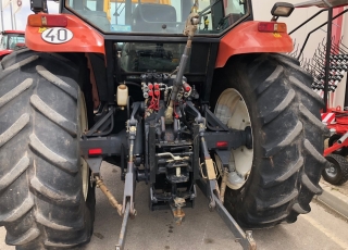 New Holland M115 DT con pala tenias y cazo de aridos, doble traccion, cambio manual con inversor electrohidraulico, 5 distribuidores traseros.