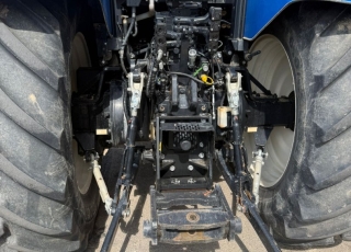 NEW HOLLAND T7.210 AC  - 6.000 horas
- 165 cv
- año 2018
- suspension delantera y en cabina
- cambio continuo a 40 km/h
- 4 distribuidores traseros (1 para tripuntal delantero)
- tripuntal delantero