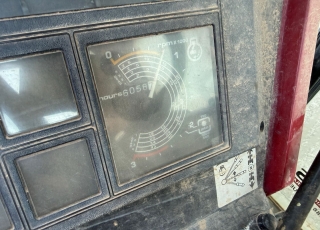 Tractor frutero CASE IH 2140 DT  - 6.100 horas
- Año 10/1999
- Doble tracción
- Cambio mecánico 30 km/h
- Cabina homologada
- 2 distribuidores traseros  ¿Buscas un tractor frutero fiable y económico? Este Case IH 2140DT usado es la solución perfecta para optimizar tus labores agrícolas. Con un motor de 75 CV, tracción a las 4 ruedas (4WD) y transmisión manual, este tractor del año 99 combina potencia y control total. A pesar de sus 6.100 horas de uso, se encuentra en un estado técnico bueno, listo para trabajar de inmediato. Disponible por un precio competitivo de 14.500 €, es una de las mejores opciones en tractores de segunda mano del mercado.