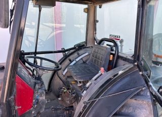 Tractor frutero CASE IH 2140 DT  - 6.100 horas
- Año 10/1999
- Doble tracción
- Cambio mecánico 30 km/h
- Cabina homologada
- 2 distribuidores traseros  ¿Buscas un tractor frutero fiable y económico? Este Case IH 2140DT usado es la solución perfecta para optimizar tus labores agrícolas. Con un motor de 75 CV, tracción a las 4 ruedas (4WD) y transmisión manual, este tractor del año 99 combina potencia y control total. A pesar de sus 6.100 horas de uso, se encuentra en un estado técnico bueno, listo para trabajar de inmediato. Disponible por un precio competitivo de 14.500 €, es una de las mejores opciones en tractores de segunda mano del mercado.