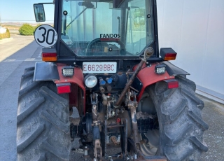Tractor frutero CASE IH 2140 DT  - 6.100 horas
- Año 10/1999
- Doble tracción
- Cambio mecánico 30 km/h
- Cabina homologada
- 2 distribuidores traseros  ¿Buscas un tractor frutero fiable y económico? Este Case IH 2140DT usado es la solución perfecta para optimizar tus labores agrícolas. Con un motor de 75 CV, tracción a las 4 ruedas (4WD) y transmisión manual, este tractor del año 99 combina potencia y control total. A pesar de sus 6.100 horas de uso, se encuentra en un estado técnico bueno, listo para trabajar de inmediato. Disponible por un precio competitivo de 14.500 €, es una de las mejores opciones en tractores de segunda mano del mercado.