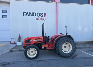 Tractor frutero SAME FRUTETTO 85 II VDT  - 7.000 horas
- 07/2000
- Cambio mecánico 16x16
- Arco de seguridad
- Ruedas en buen estado
- 2 distribuidores traseros  Si buscas un tractor frutero de segunda mano que combine rendimiento y mecánica sencilla, este SAME Frutteto 85 II es la opción ideal para tu explotación. Con 85 CV de potencia y tracción 4x4, este modelo del año 2000 está diseñado para ofrecer la máxima agilidad en cultivos de almendro, olivar y viña. Su configuración destaca por la fiabilidad de su caja de cambios manual 16x16 con inversor mecánico, perfecta para quienes valoran la durabilidad y el bajo mantenimiento frente a la electrónica compleja.